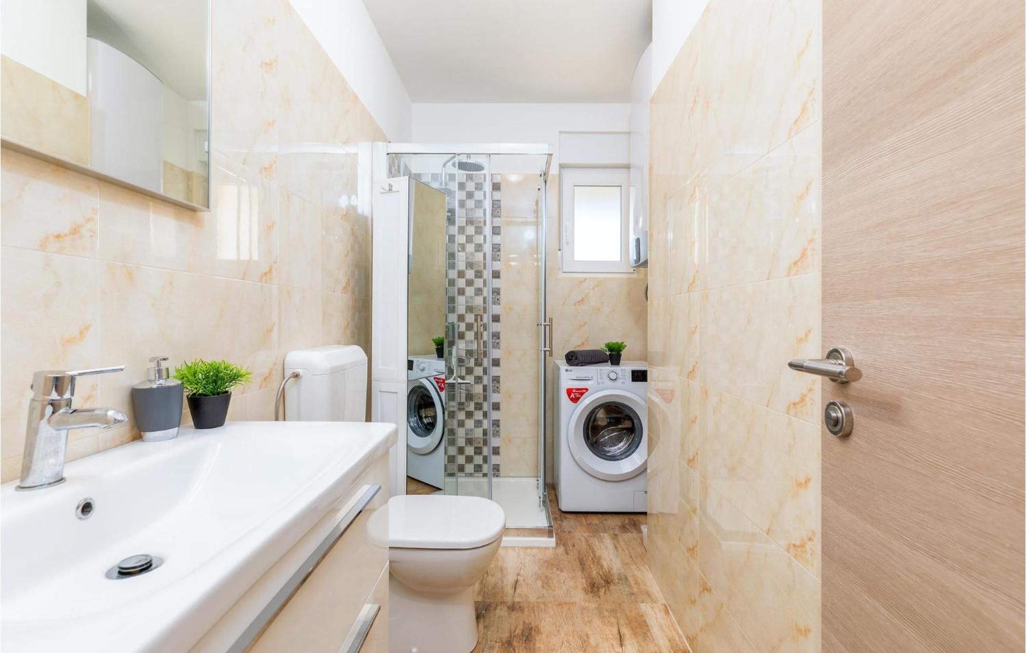 1 Bedroom Cozy Apartment In Barbariga Extérieur photo