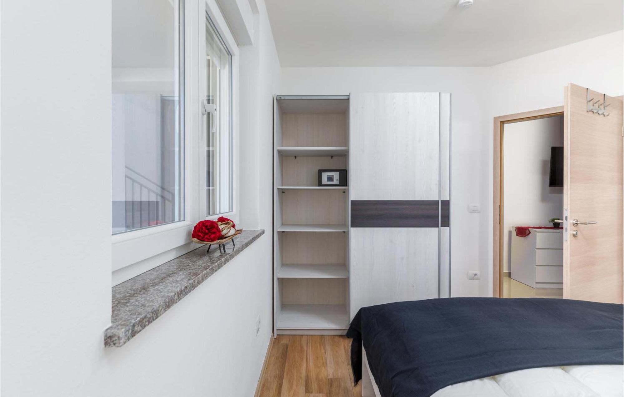 1 Bedroom Cozy Apartment In Barbariga Extérieur photo