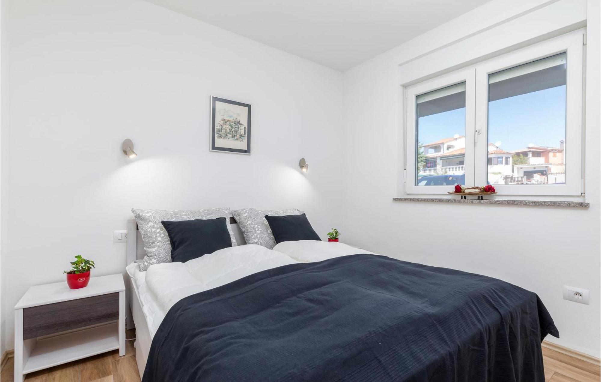 1 Bedroom Cozy Apartment In Barbariga Extérieur photo